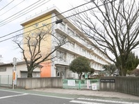 周辺環境:蕨市立塚越小学校