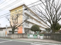 周辺環境:蕨市立塚越小学校