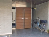 エントランス: