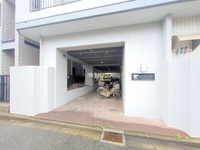 エントランス: