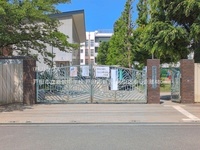 周辺環境:戸田市立新曽中学校