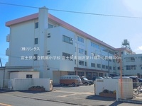 周辺環境:富士見市立鶴瀬小学校
